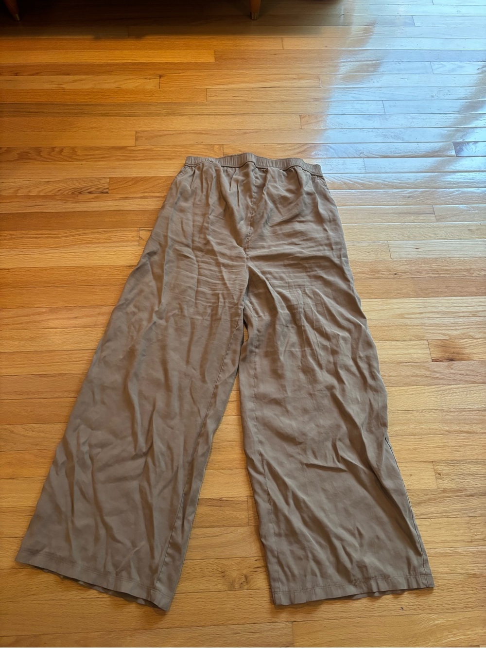 Maternity Lot - capsule wardrobe sizes medium to large. - Picture 15 of 16